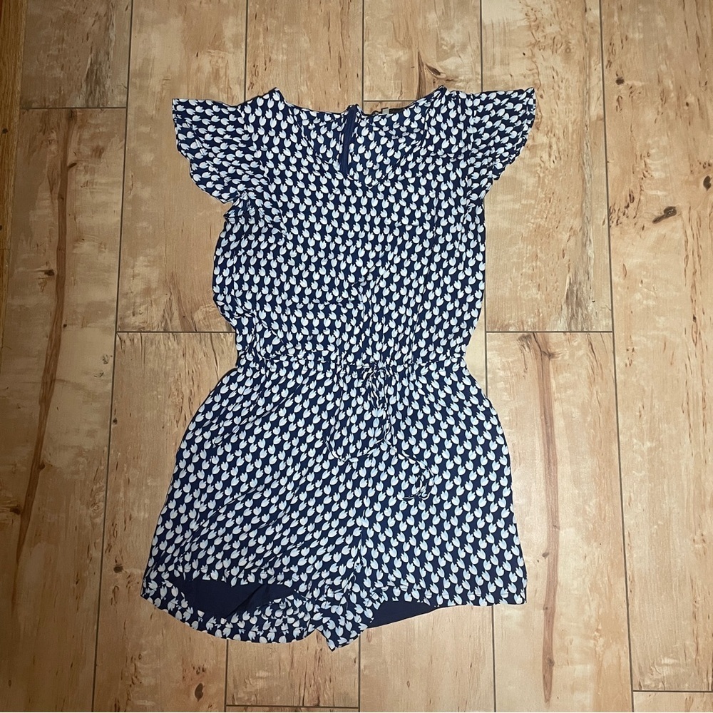 Rose & Olive - Floral V-Neck Shorts Romper - Women’s Size Small - Blue White
